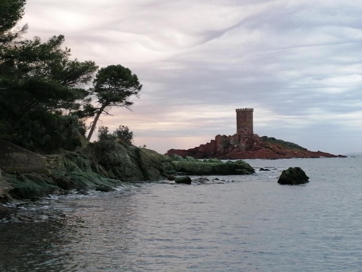 Voilier De Charme A Quai Hotel Saint-Raphael  Bagian luar foto