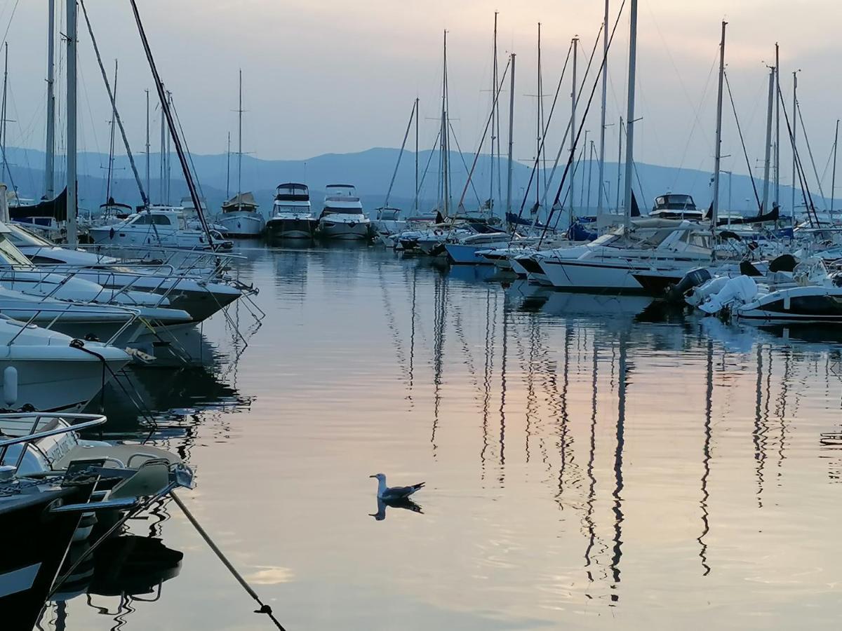 Voilier De Charme A Quai Hotel Saint-Raphael  Bagian luar foto